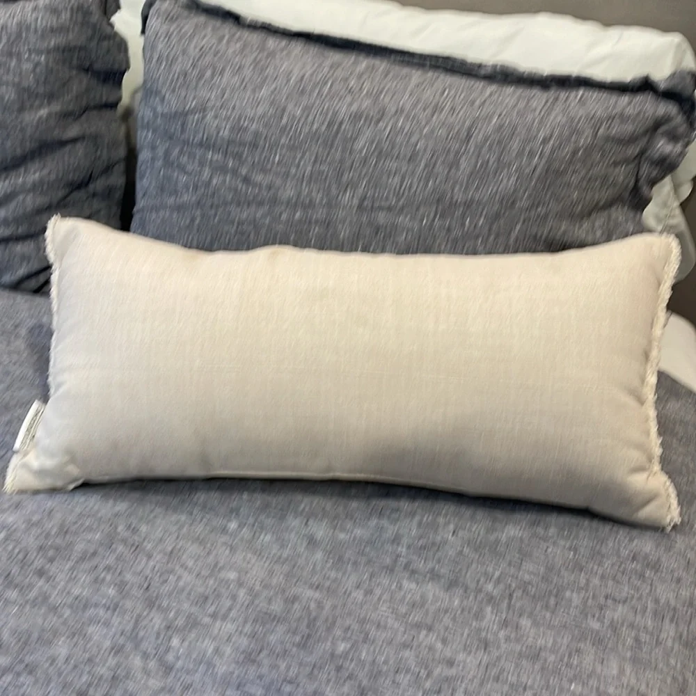 Pillow - Picture 2 of 4